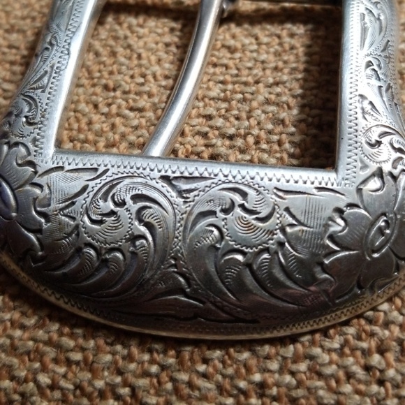 Silver Floral Engraved Beautiful Belt Buckle - Picture 5 of 7